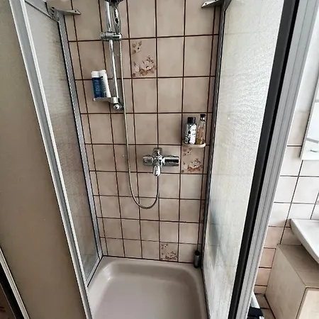 Praktisches Zimmer im Großen Haus mit garten Düsseldorf Exterior foto