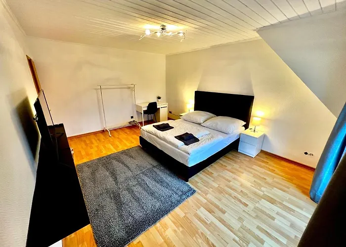 Praktisches Zimmer Im Grossen Haus Mit Garten